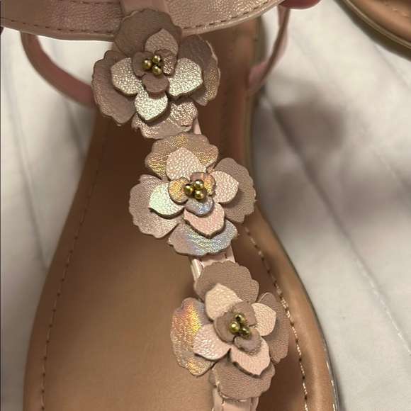 Sugar Beige Sandals with Pink Accents - Picture 4 of 8